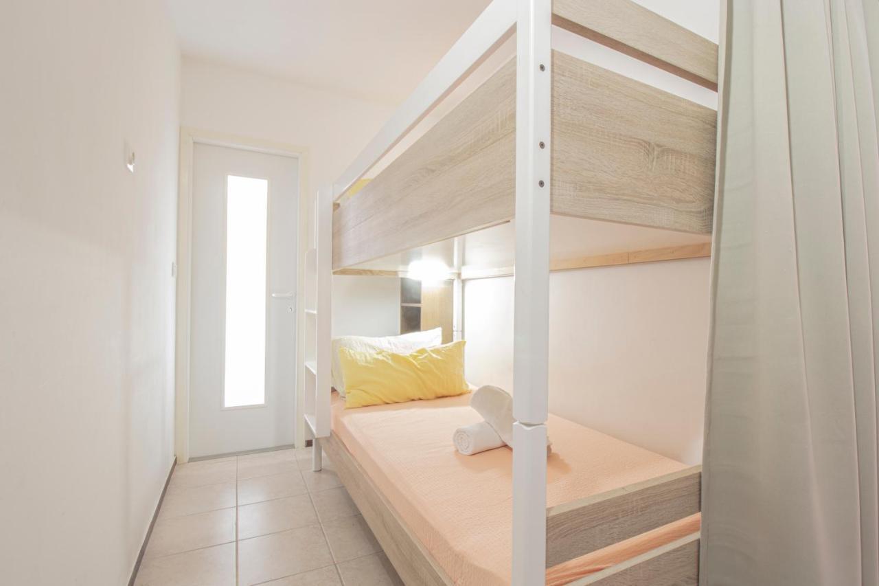 Appartamento Galapagus Privat Beach & Boat Dock Metajna Esterno foto