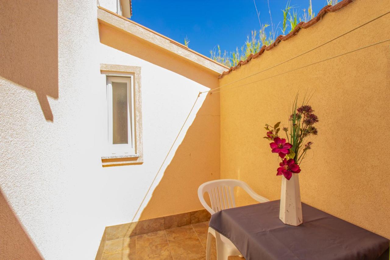 Appartamento Galapagus Privat Beach & Boat Dock Metajna Esterno foto