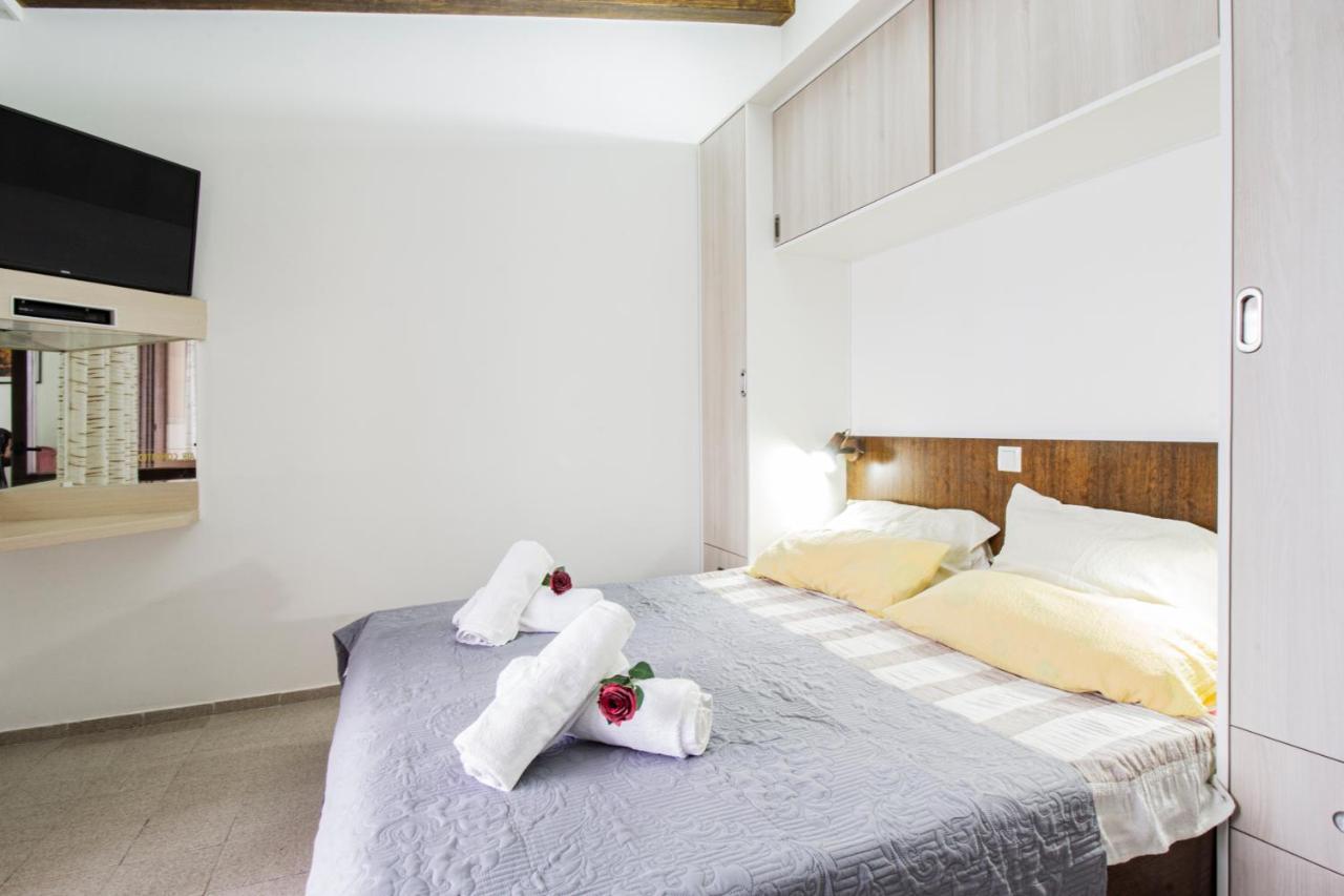 Appartamento Galapagus Privat Beach & Boat Dock Metajna Esterno foto