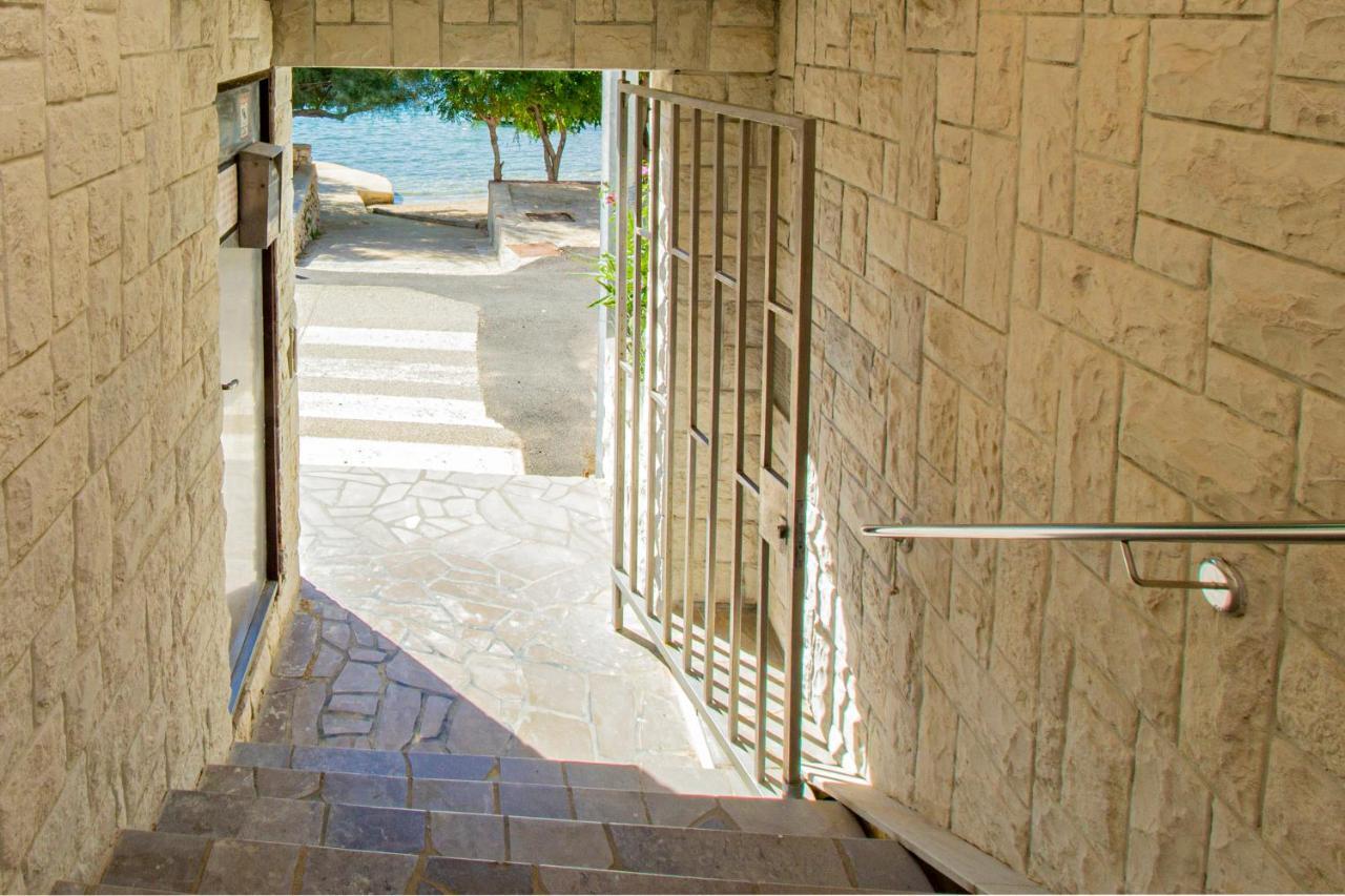 Appartamento Galapagus Privat Beach & Boat Dock Metajna Esterno foto