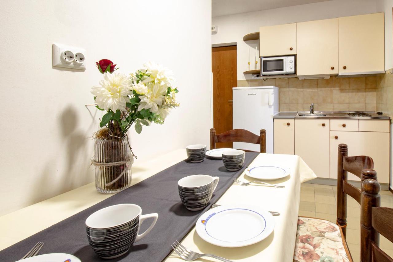 Appartamento Galapagus Privat Beach & Boat Dock Metajna Esterno foto