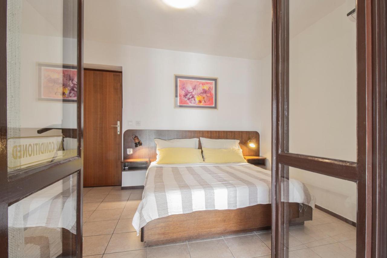 Appartamento Galapagus Privat Beach & Boat Dock Metajna Esterno foto
